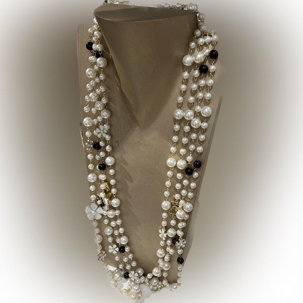Multistrand pearl necklace